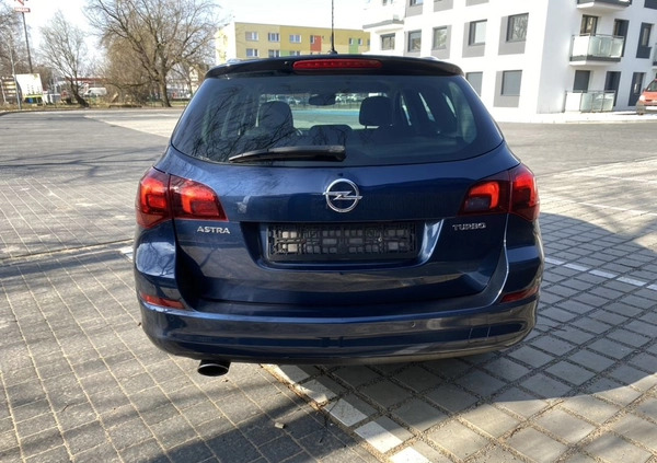 Opel Astra cena 29900 przebieg: 187000, rok produkcji 2012 z Września małe 562